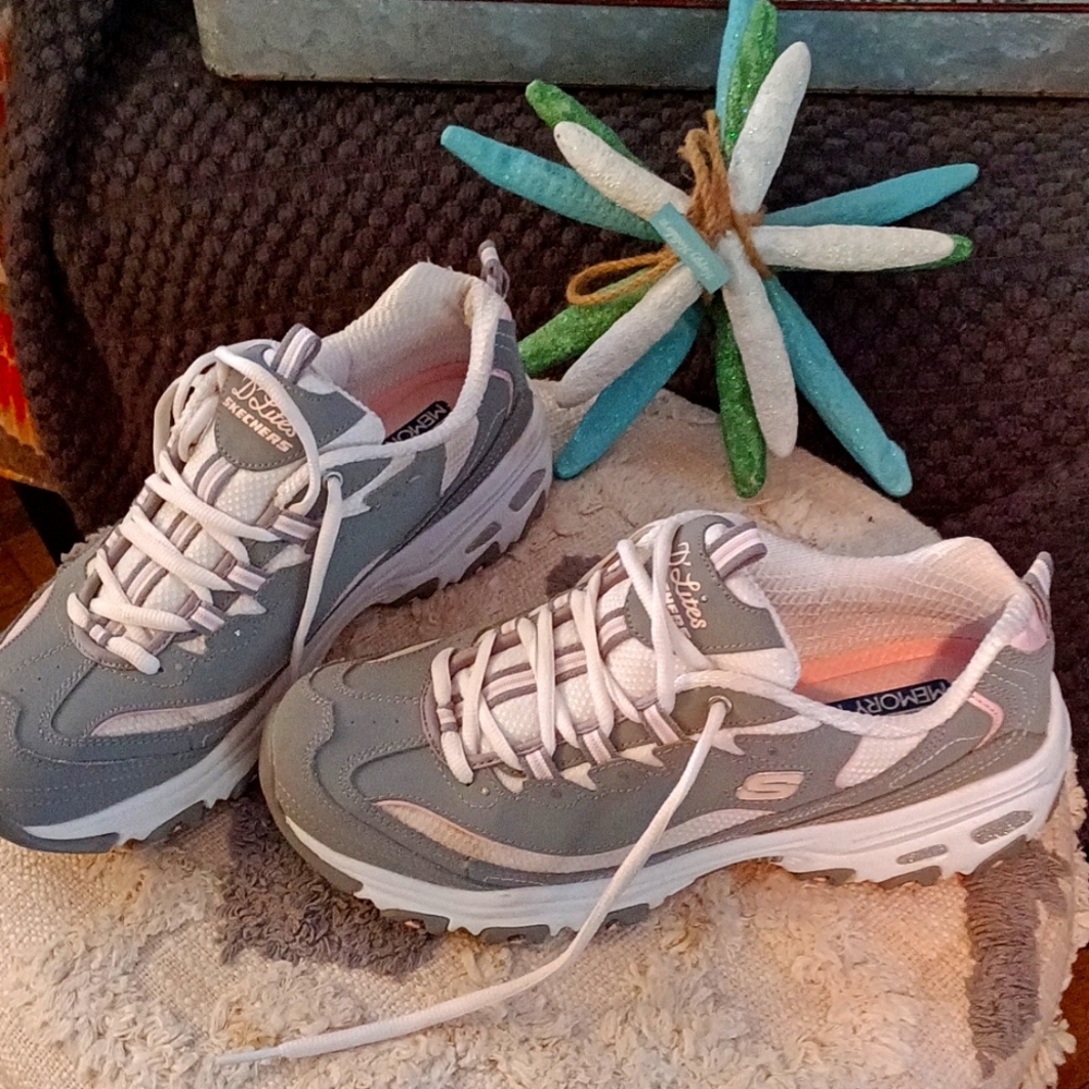Skechers women De'lites pink and gray❤️❤️❤️
